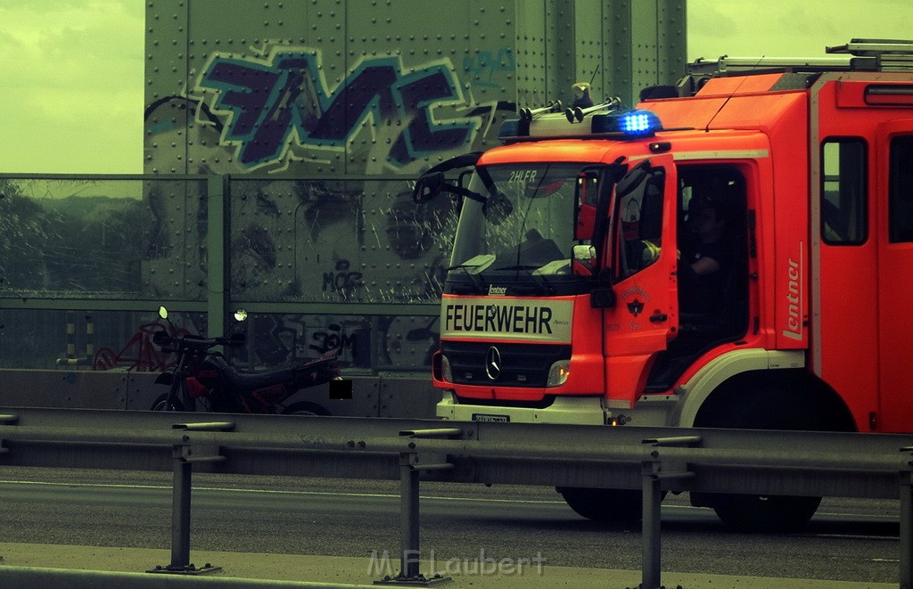 VU Kradfahrer gestuerzt A 4 Rich Olpe Rodenkirchener Bruecke P01.JPG - Miklos Laubert